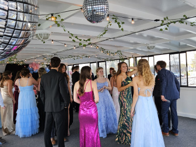 Prom On The Discovery!